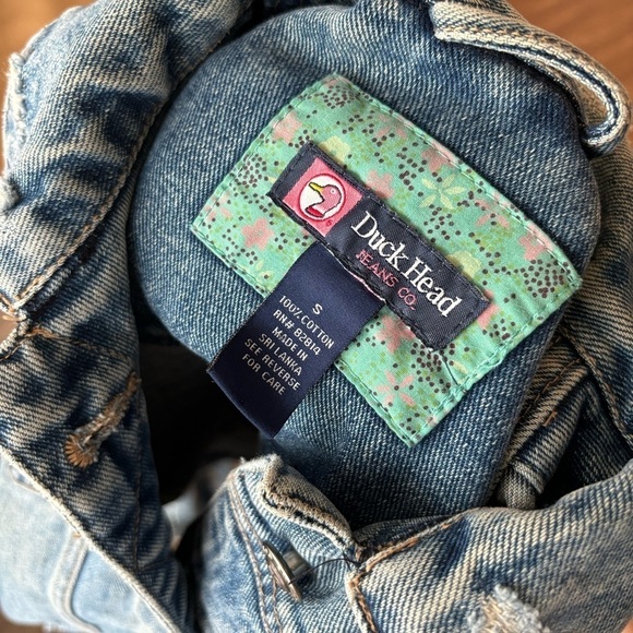 Duck Head women’s Jean Jacket trucker distressed denim. Size Small.Pockets - Picture 2 of 11